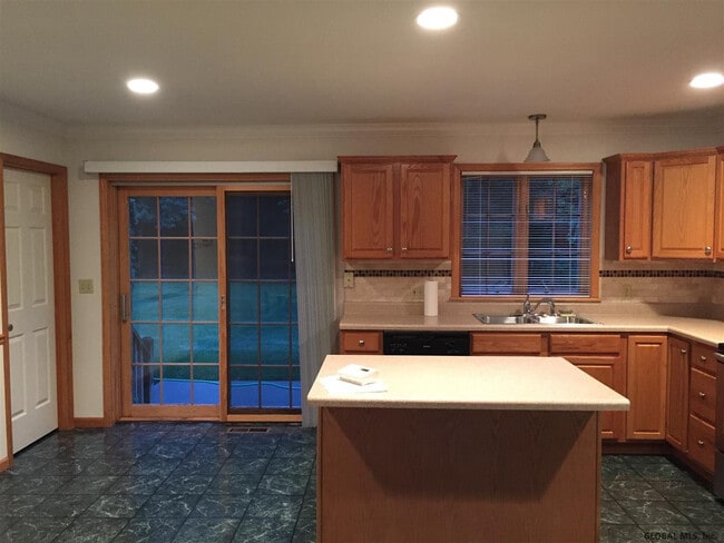 Photo - 8 Red Maple Ln