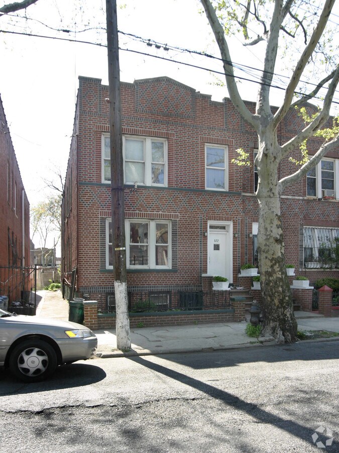 Photo - 572 Osborn St