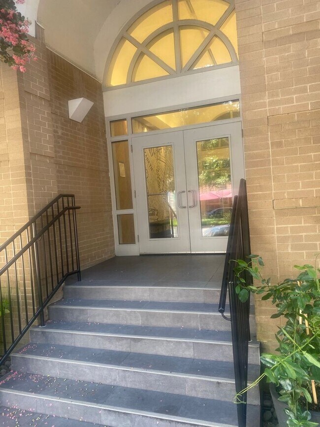 Experience the Best of City Living in Down... Condo Condo for Rent in