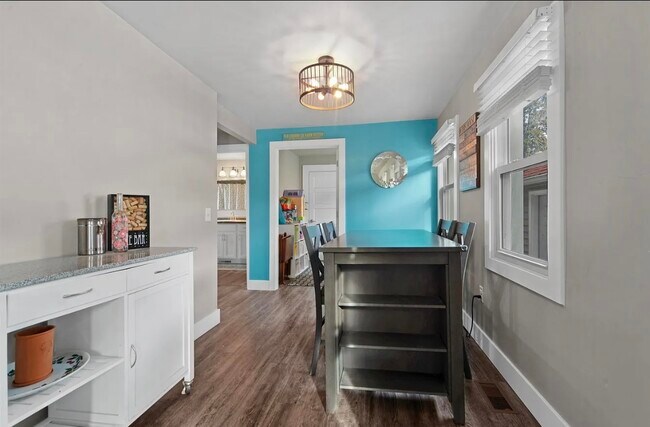 Photo - 1571 Charles St