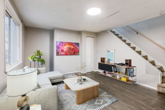 Building Photo - 2675 S 18th St Unit Apt 2 (Top)