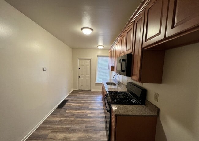 Photo - 831 Walnut St Unit #2