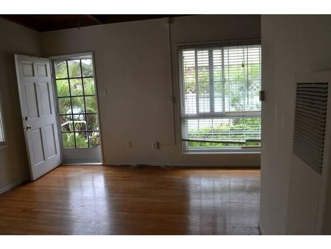 Photo - 109 E Dolphin Ave Unidad 1