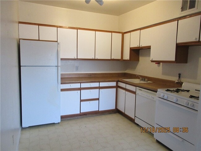 Photo - 2495 Detroit Ave Unit 4