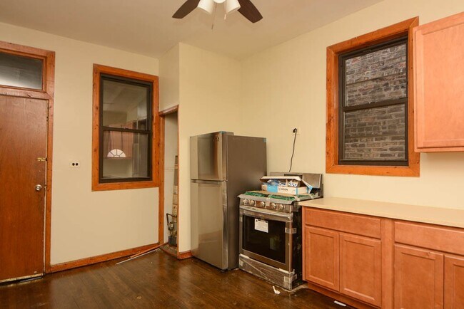 2825 N Milwaukee Ave Unit 2