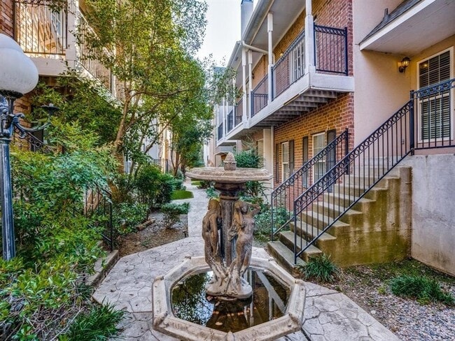 Photo - 5707 Lewis St