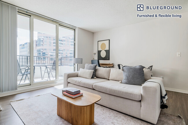 Building Photo - 850 N Randolph St Rental