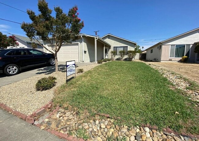 Building Photo - Fairfield, 3 bed/2 bath home $2400