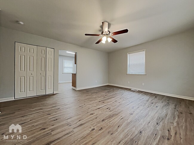 Photo - 2405 Longleaf Dr