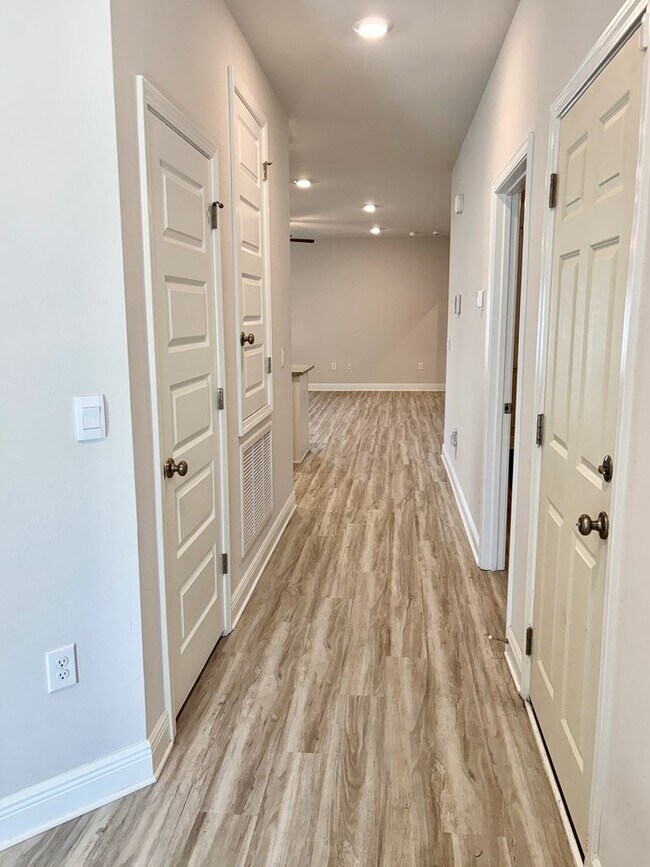 Photo - 492 Vermilion Cir