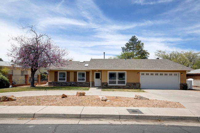 Building Photo - 4631 Sherwood St NE