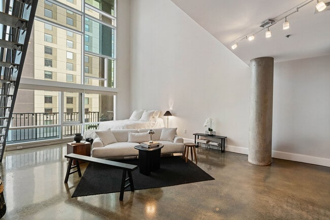 Building Photo - 845 Spring St NW