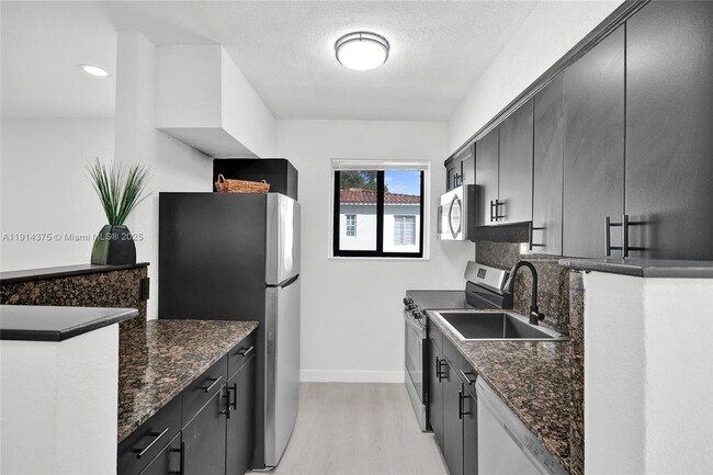 Photo - 11643 NE 11th Pl