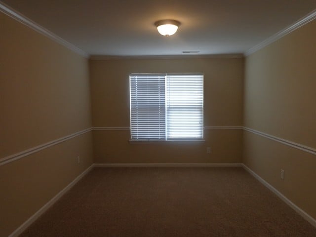 1049 Vanguard Dr
