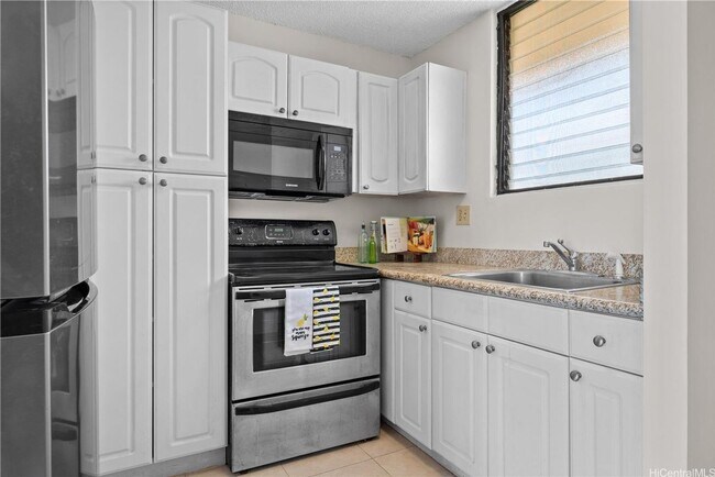 Photo - Spacious Studio in Makiki Plaza Available now!