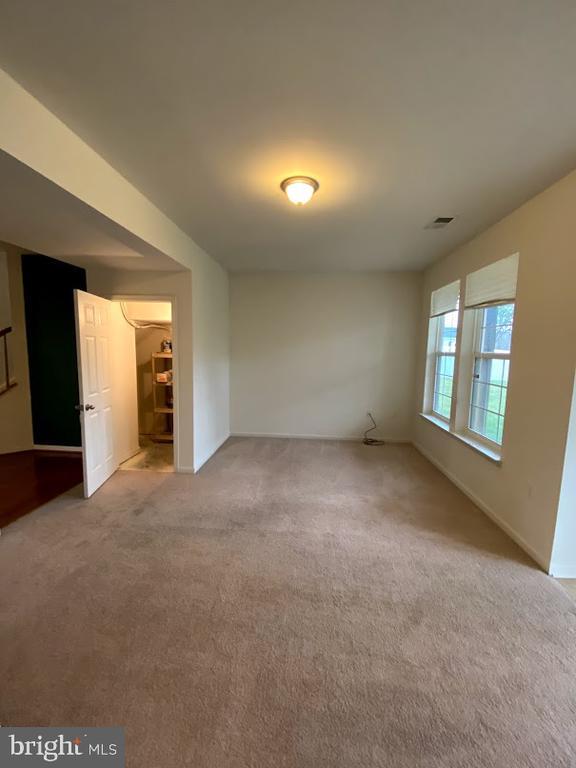 Photo - 120 Woodman Ct