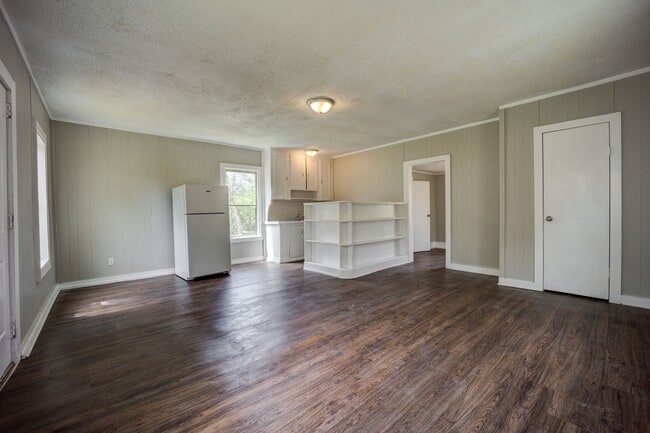 Building Photo - SF-036-1705 South Q Street TriPlex Unit Studio @ 1705 1/2