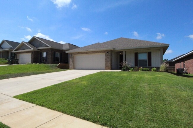 Building Photo - Coming Soon! 3-Bed/2-Bath Brick Home in Mi...