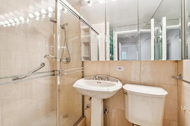 130 E 63rd St Unit 8D