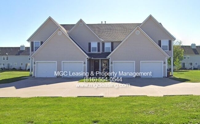 Charming Raymore Retreat with Extra Storag... - Charming Raymore Retreat with Extra Storag... Townhome