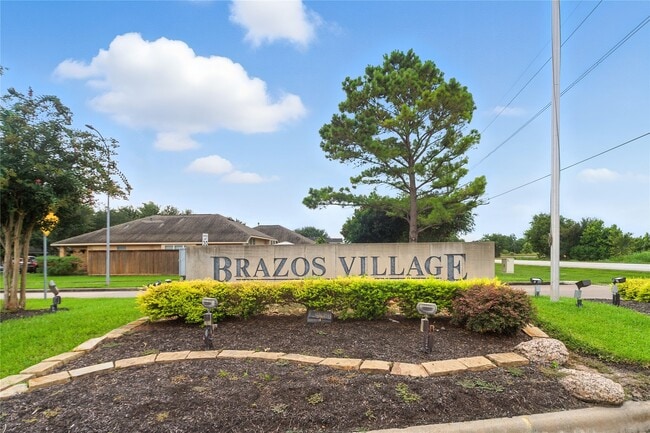 Photo - 142 Thunder Basin Dr