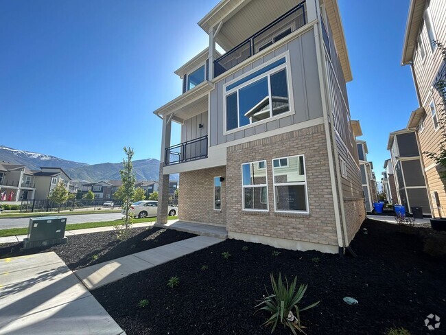 Building Photo - 3 Bedroom 3 Bathroom Home in Farmington Utah!