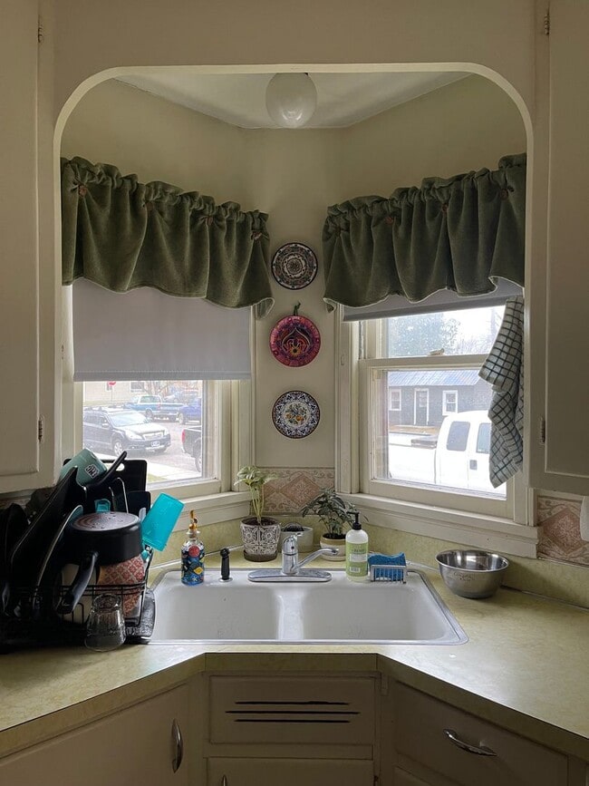 Building Photo - 123 Livingston St Unit #1