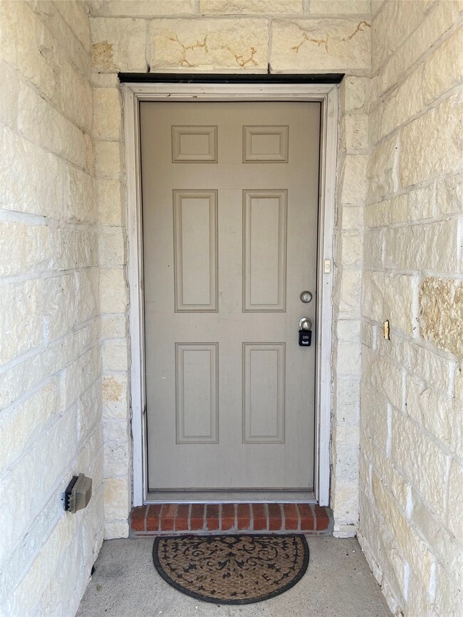 Photo - 819 Messina Ln