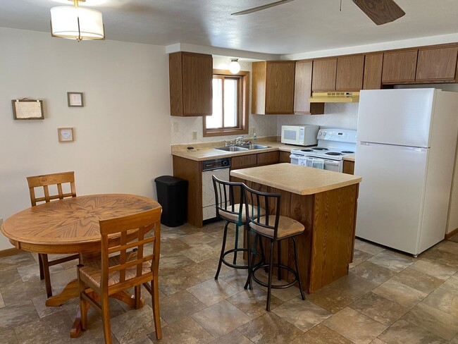 Building Photo - 307 S Vine Ave Unit 307A