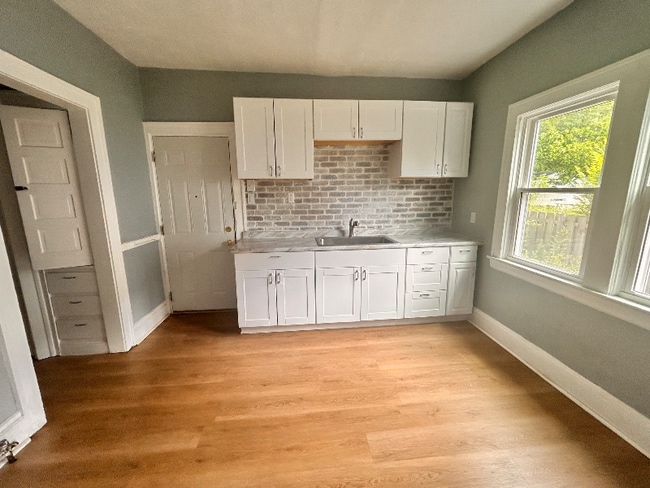 Photo - 3463 E 118th St Unidad Down