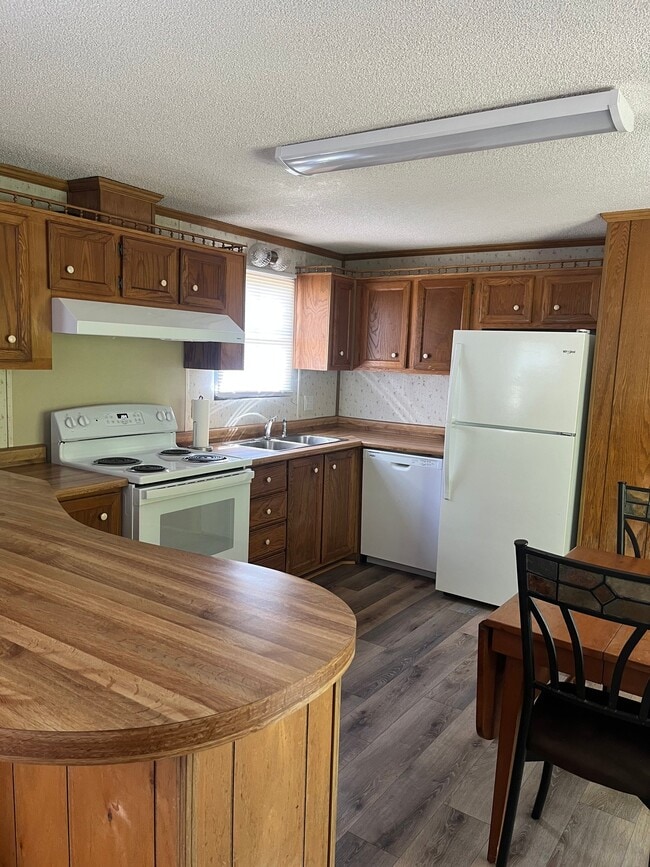 1411 Scott Pond Rd
