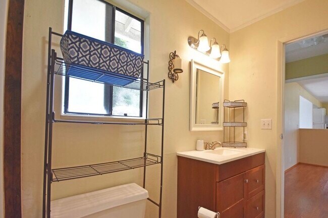 Bathroom - 44-124 Ikeanani Dr Unit A - Upstairs