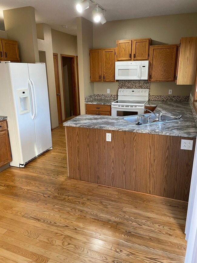 Photo - 4533 Brookmeadow Ct SE