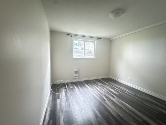 Photo - 668 Lalonde St Unit 2 (668 side) lower