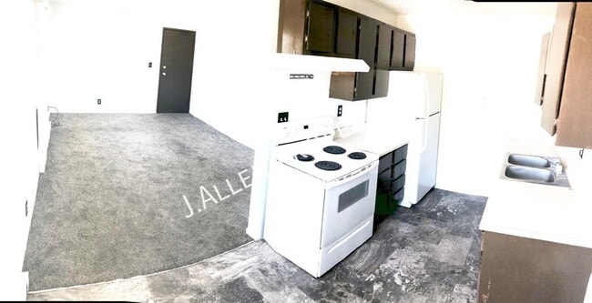 Building Photo - 1901 Parker Cir Unit D Rental