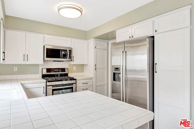 Photo - 10239 White Oak Ave Unit 1