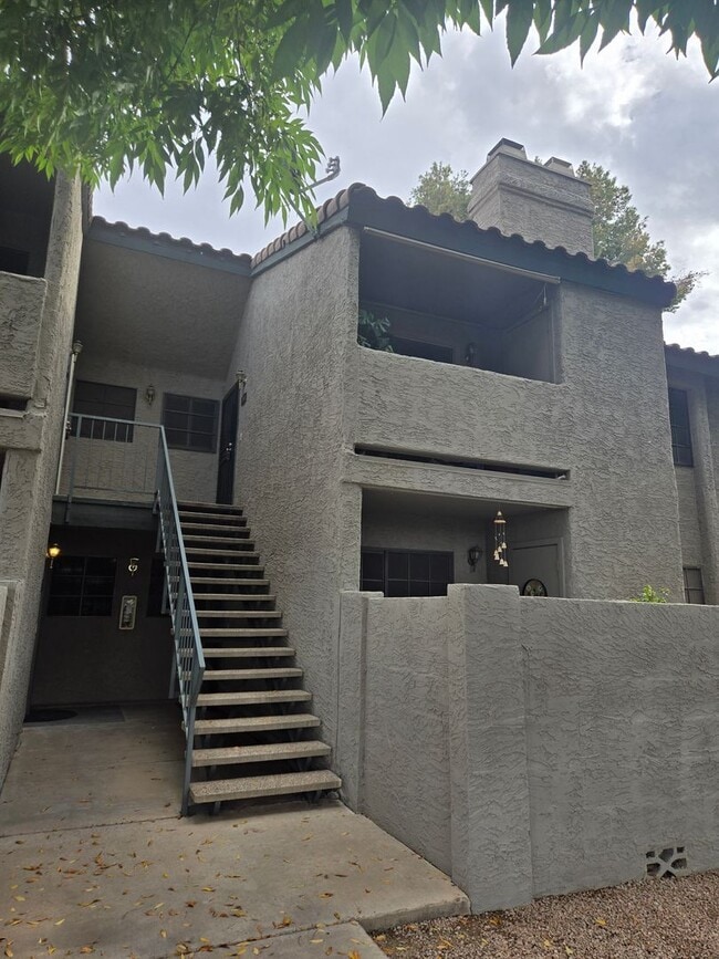 Building Photo - 2-Bed 1.5-Bath Remodeled Condo