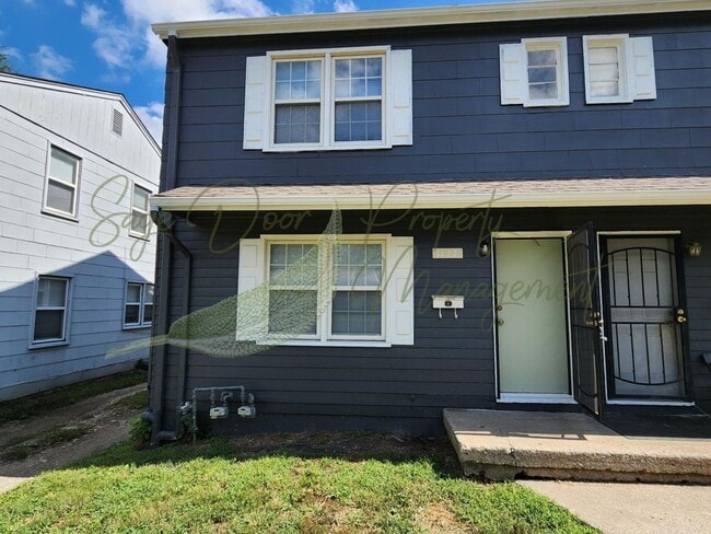 Building Photo - 2 STORY DUPLEX!!! Rental