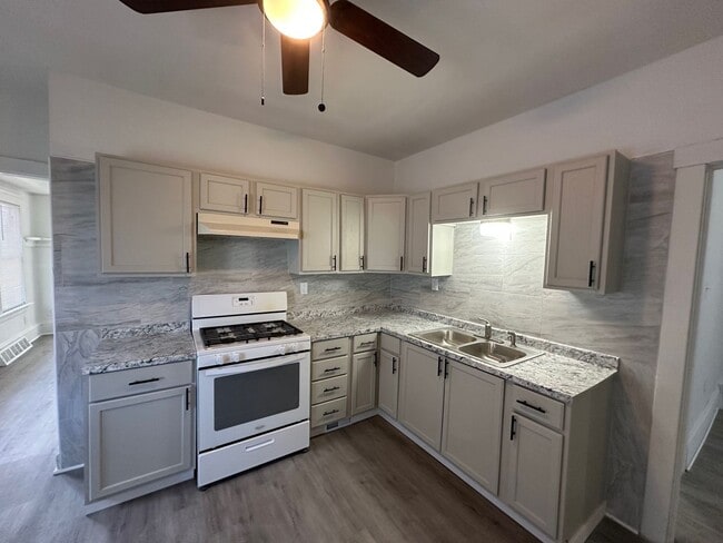 Building Photo - 3282-3284 N 30th St Unit 3282(Lower)