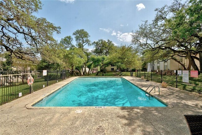 Photo - 5320 Balcones Dr Unidad H