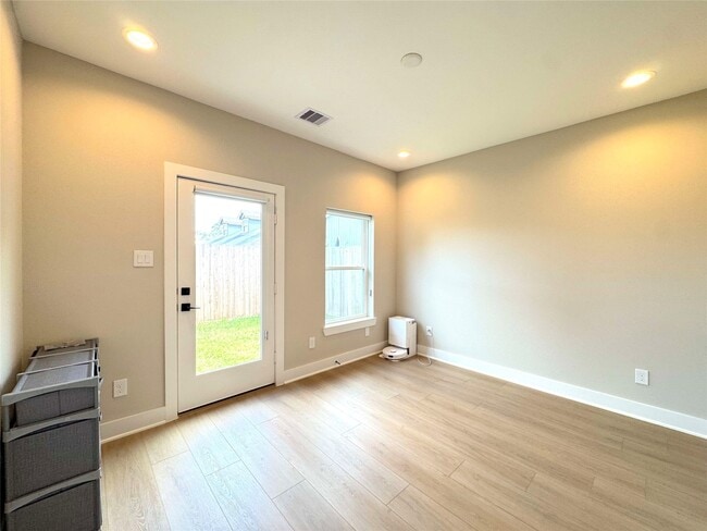 Building Photo - 4916 Brinkman St