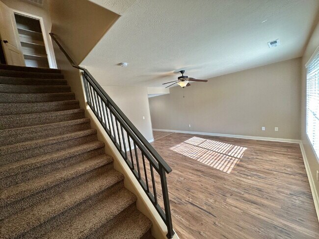 "Charming 3-Bed Townhouse in Cedar City – Spacious 1365 Sq Ft with 2.5 Baths!"