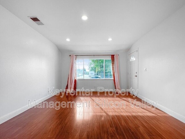 Photo - 1718 Vista Glen Dr