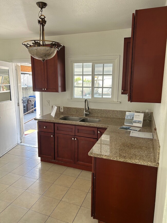 Photo - 6835 Newell St