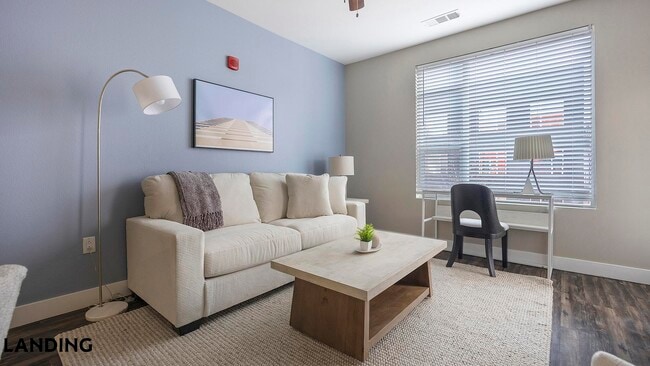 Photo - 1000 S Broadway Unidad 317