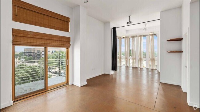 Building Photo - 2124 E 6th St Unit 414 Rental