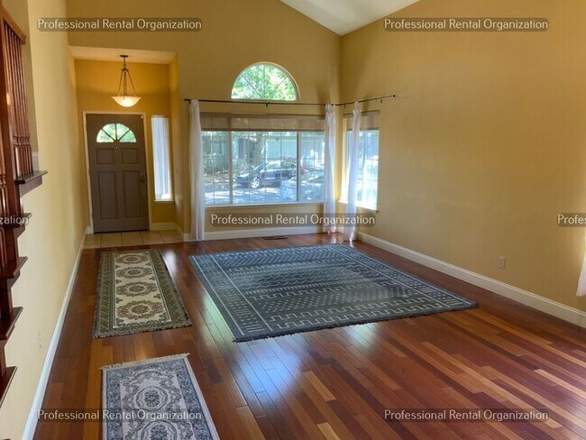 Beautiful Eastside 4 Bedroom, 3 Full baths in quiet neighborhood