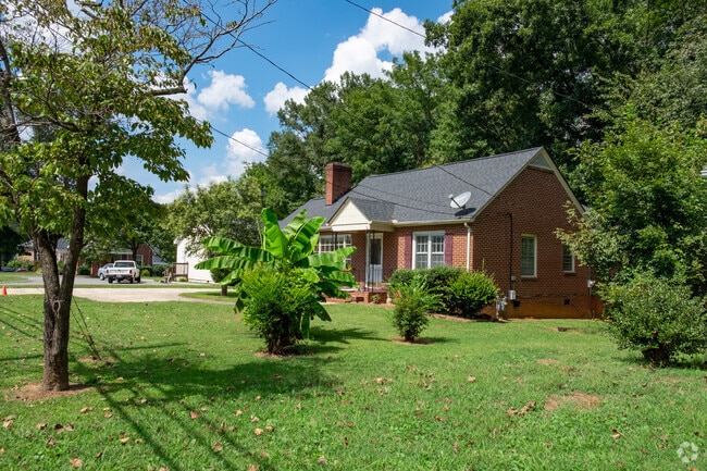 Building Photo - 632 Statesville Blvd Rental