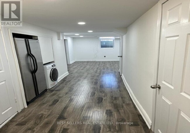 Photo - 3045 Hawktail Crescent