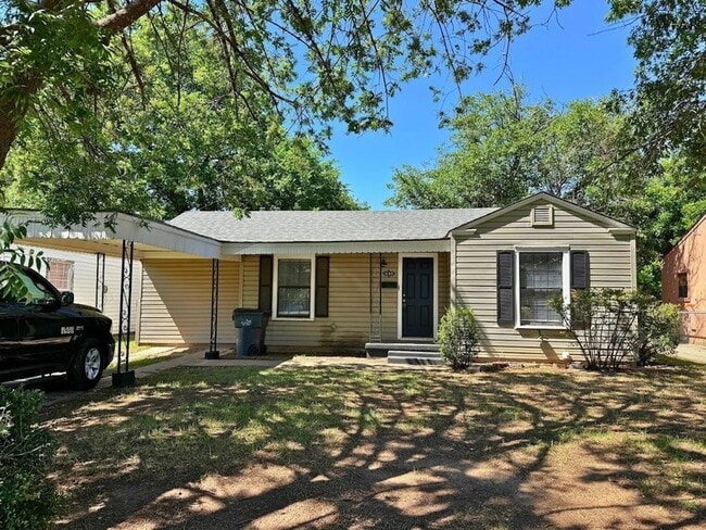 Building Photo - 1604 Blonde St
